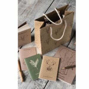Carnets en papier recyclé à partir de bouse et de thé